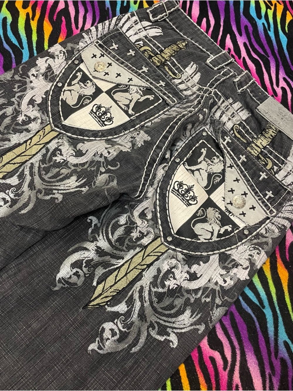 Y2k Vintage Victorious Affliction Gray and White Embroidered Shield baggy Jeans
